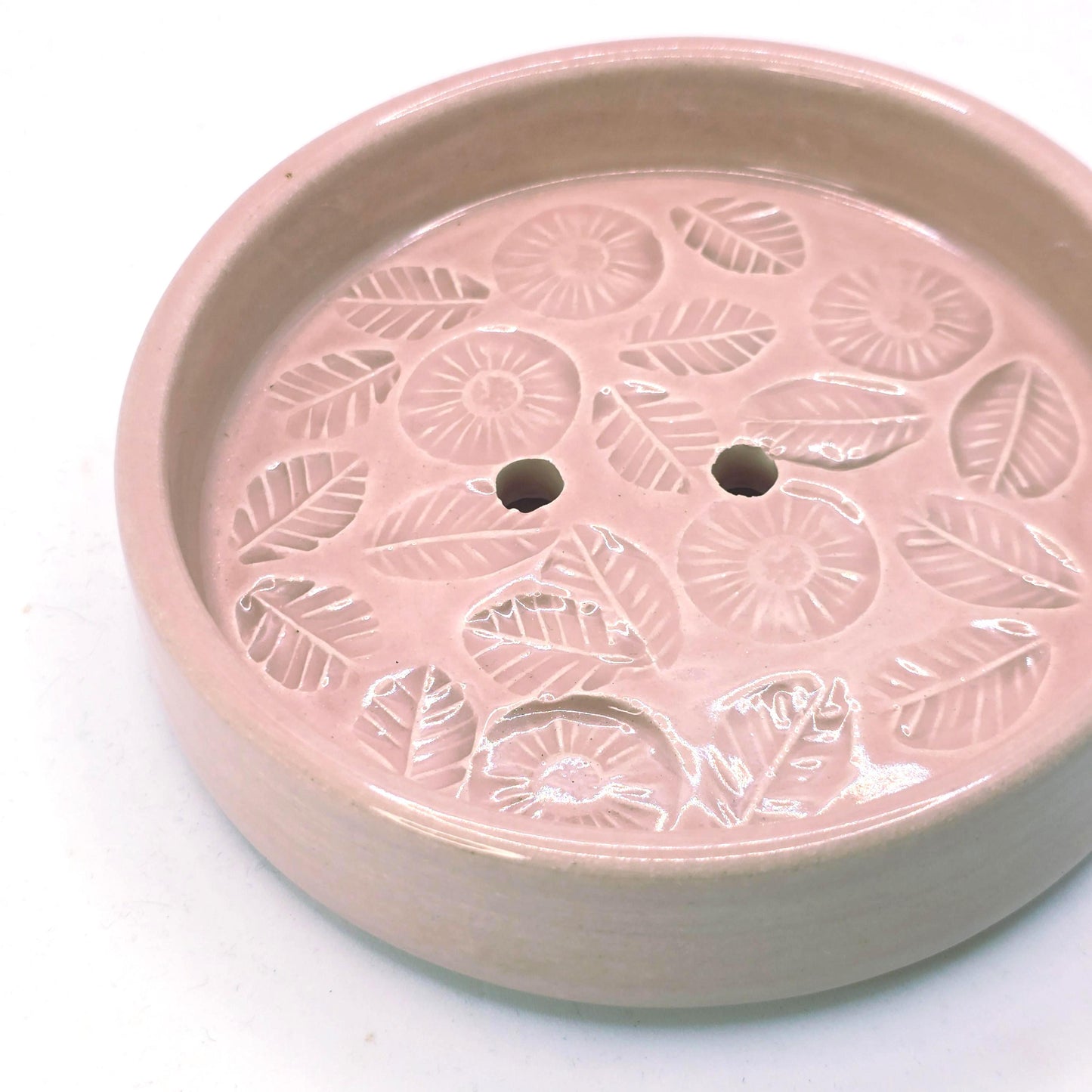 Handmade Ceramic Round Floral Soap Dish with Daisy design. Dusty Pink Glaze. Stoneware Pottery