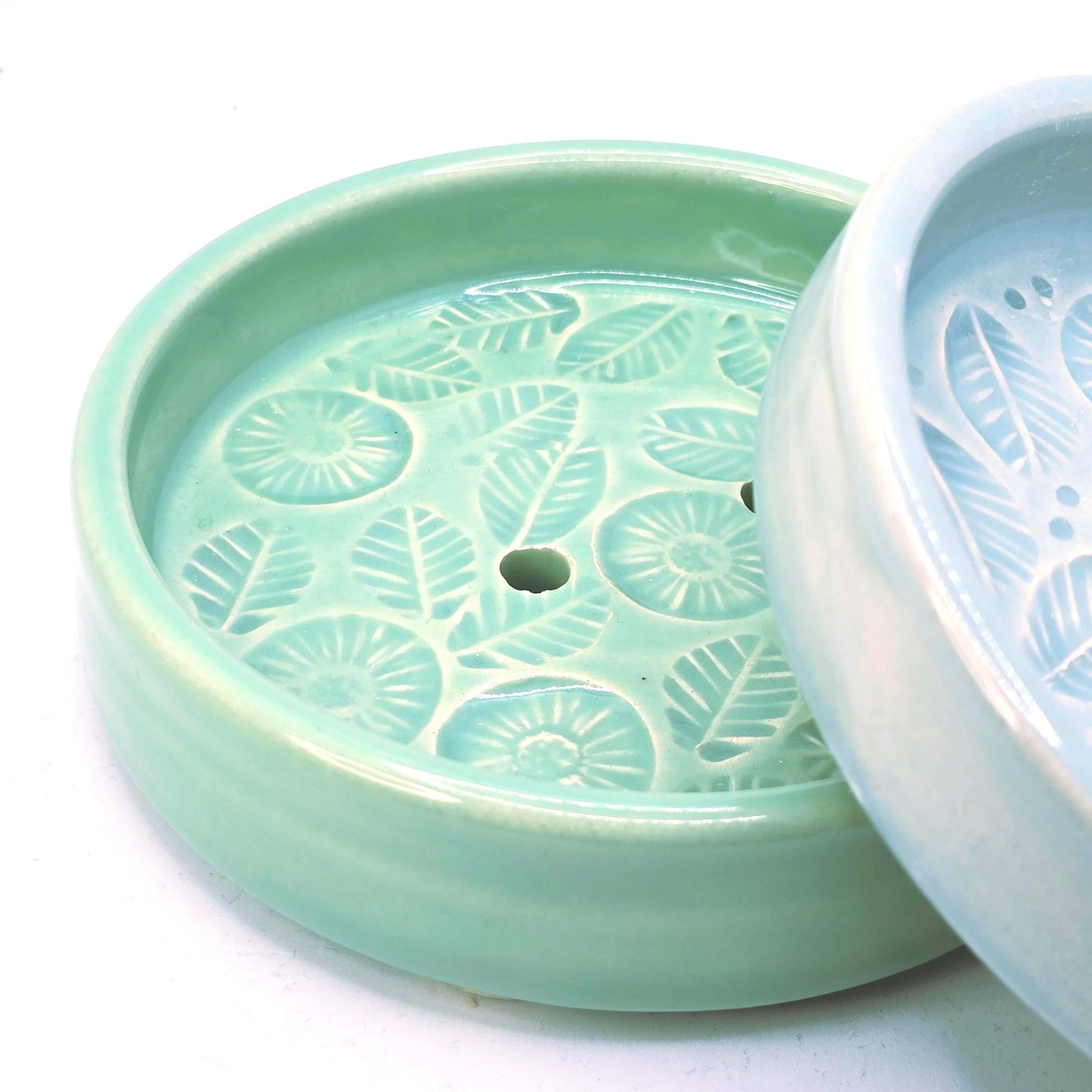 Handmade Ceramic Round Floral Soap Dish with Daisy design. Green Glaze. Stoneware Pottery