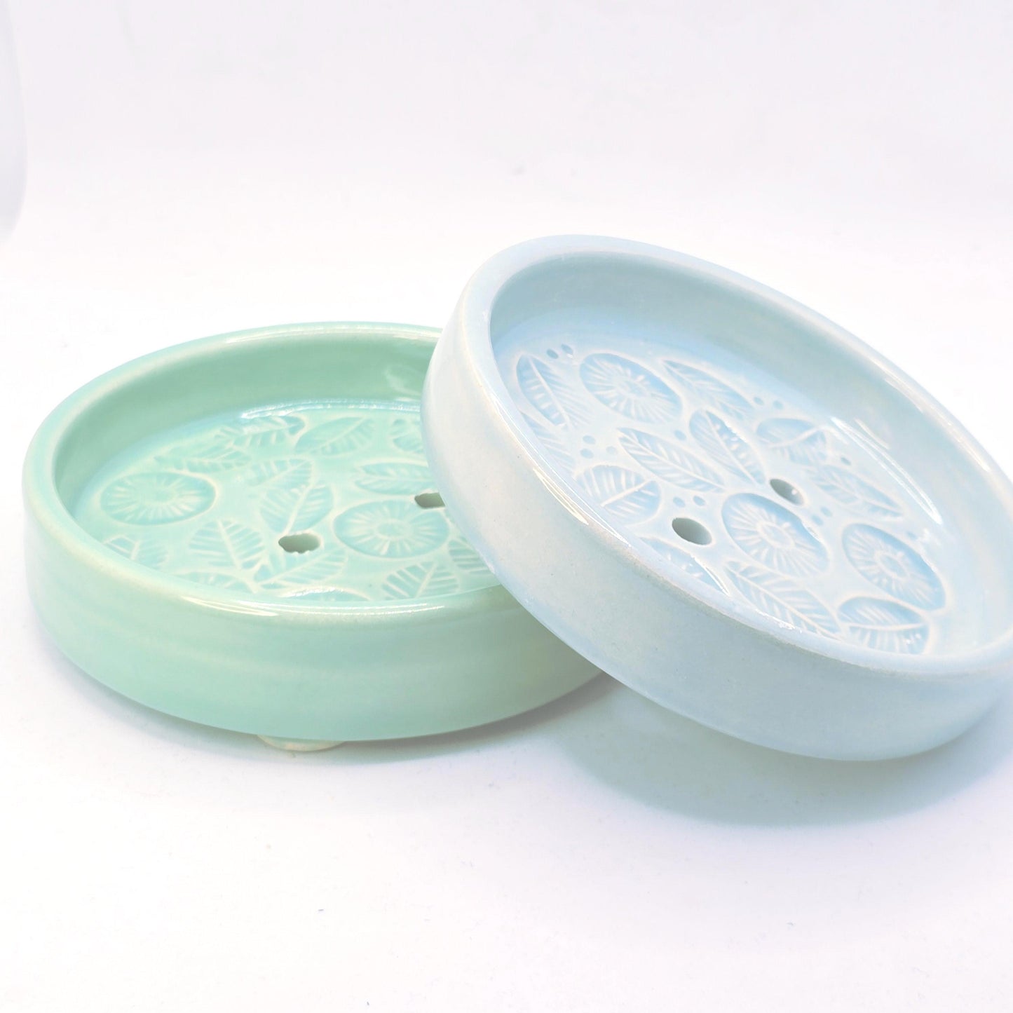 Handmade Ceramic Round Floral Soap Dish with Daisy design. Green Glaze. Stoneware Pottery